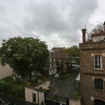 Charming In Buttes Chaumont *