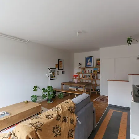 Charming In Buttes Chaumont *