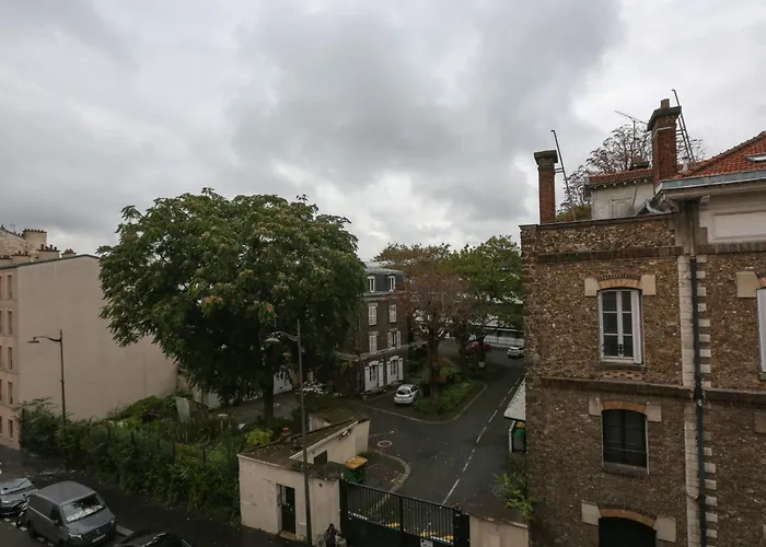 Charming In Buttes Chaumont *