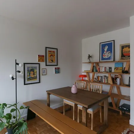 Charming In Buttes Chaumont Paris